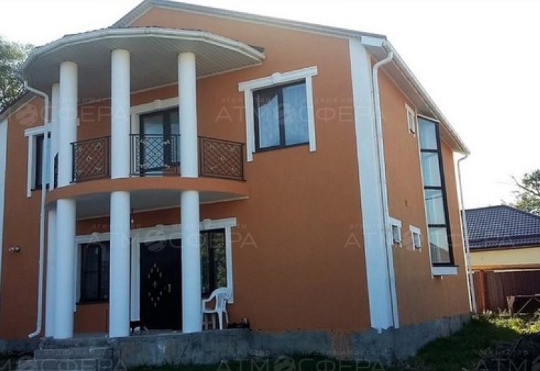 Продаётся 2-х этажный дом недалеко от города.