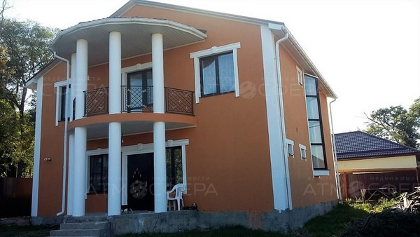 Продаётся 2-х этажный дом недалеко от города.