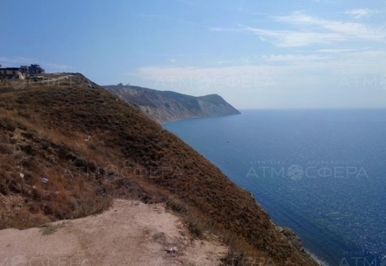 Продаётся 2-х этажный гараж с видом на море