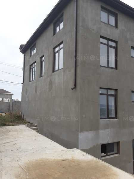 Продаётся дом с бассейном.