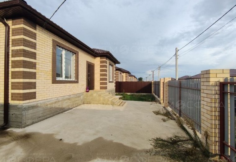 Продаётся кирпичный дом в ст. Голубицкая