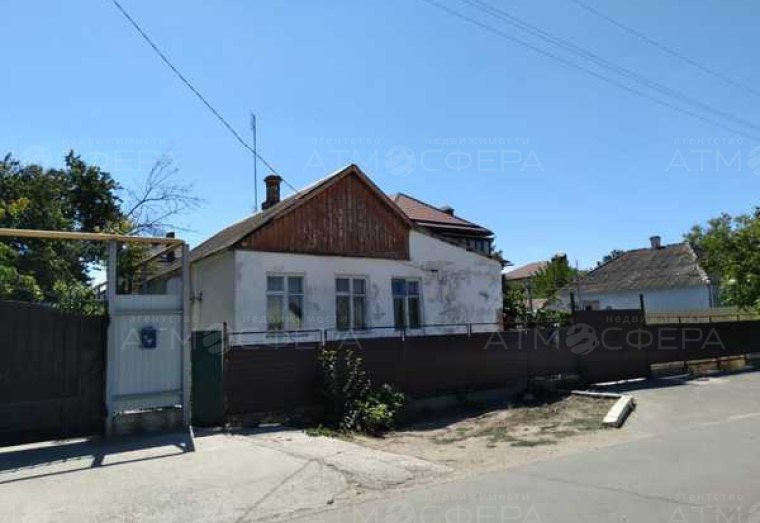 Продаётся 1/2 домовлодения на земле.