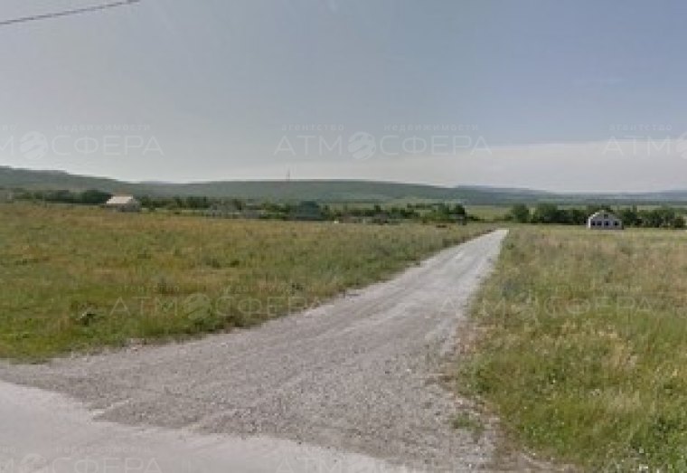 Угловой участок в х. Семигорский в районе школы