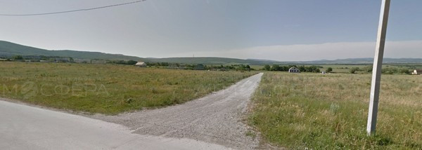 Угловой участок в х. Семигорский в районе школы