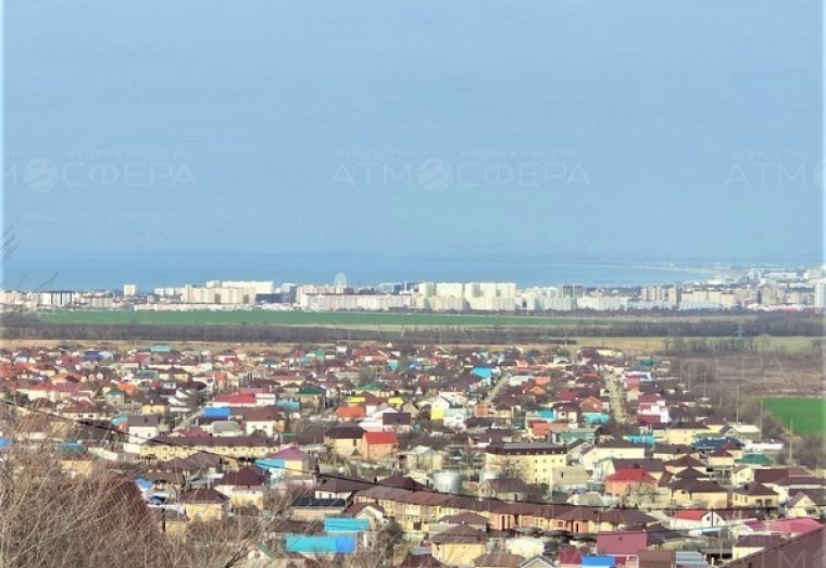 Продается участок с видом на море.