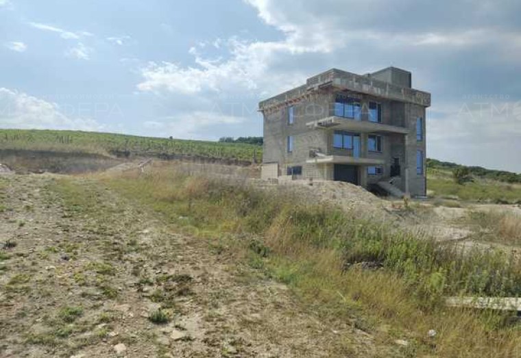 Продаётся земельный участок в с. Варваровка