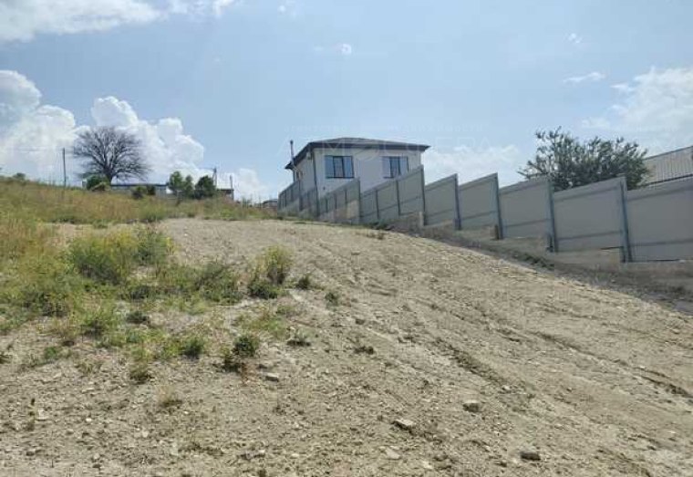 Продаётся земельный участок в селе Варваровка
