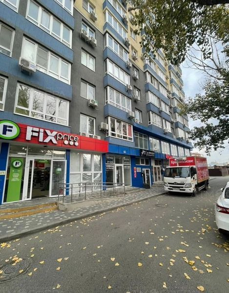 В пpодажe фaсaдное коммеpчеcкое помещениe.